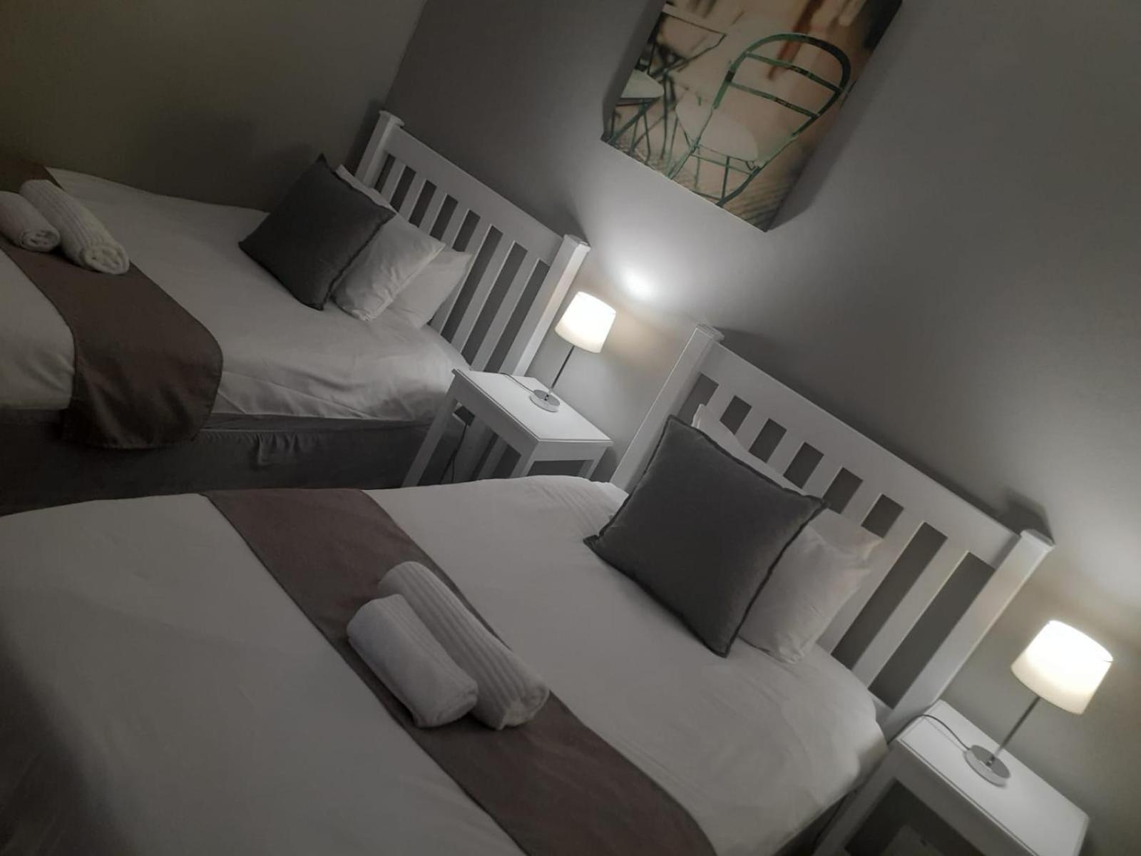Oakwood Lodge Bloemfontein Exteriör bild A room at the hotel