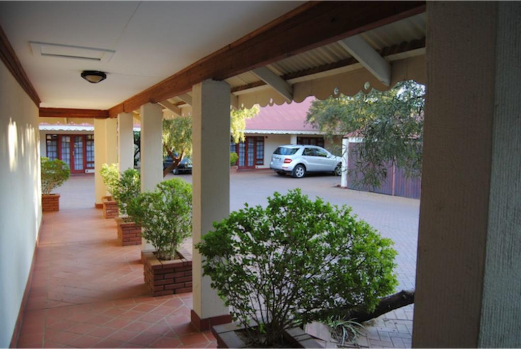 Oakwood Lodge Bloemfontein Exteriör bild The hotel's interior